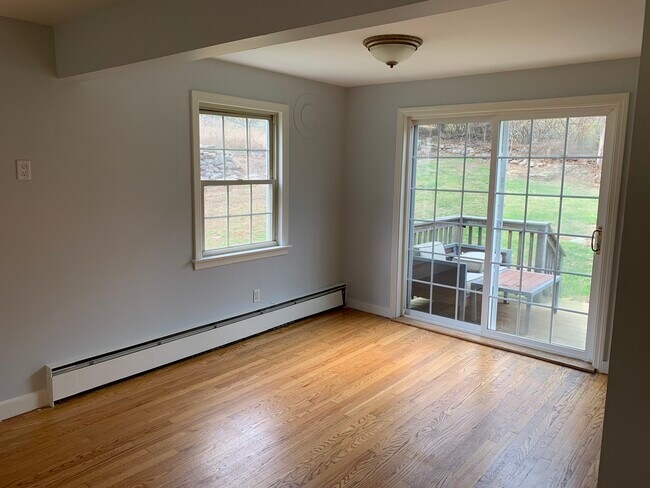 Building Photo - 19 Mohawk Dr