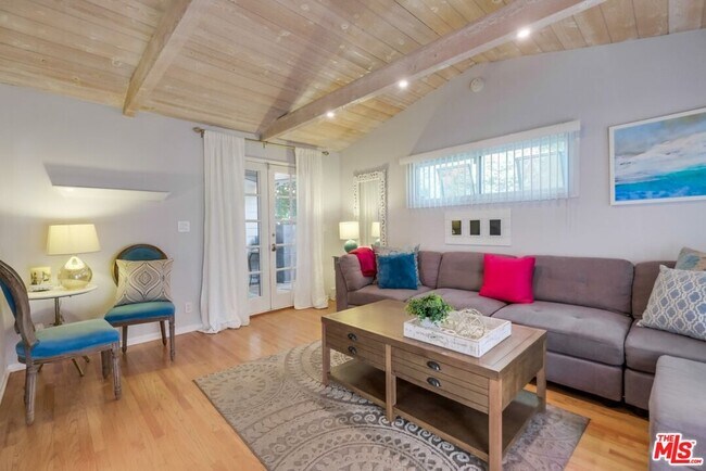 Building Photo - 21447 Providencia St