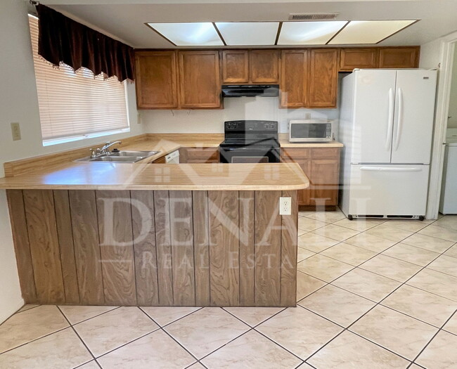 Building Photo - 4746 W Aster Dr