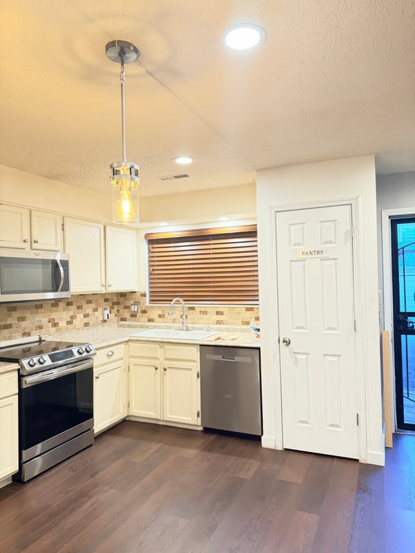 Building Photo - 3435 S Ammons St