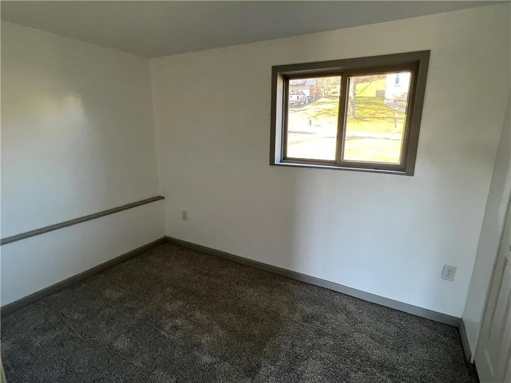 Building Photo - 121 Sassafras Dr