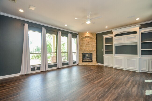 Building Photo - 42 N Knights Crossing Dr
