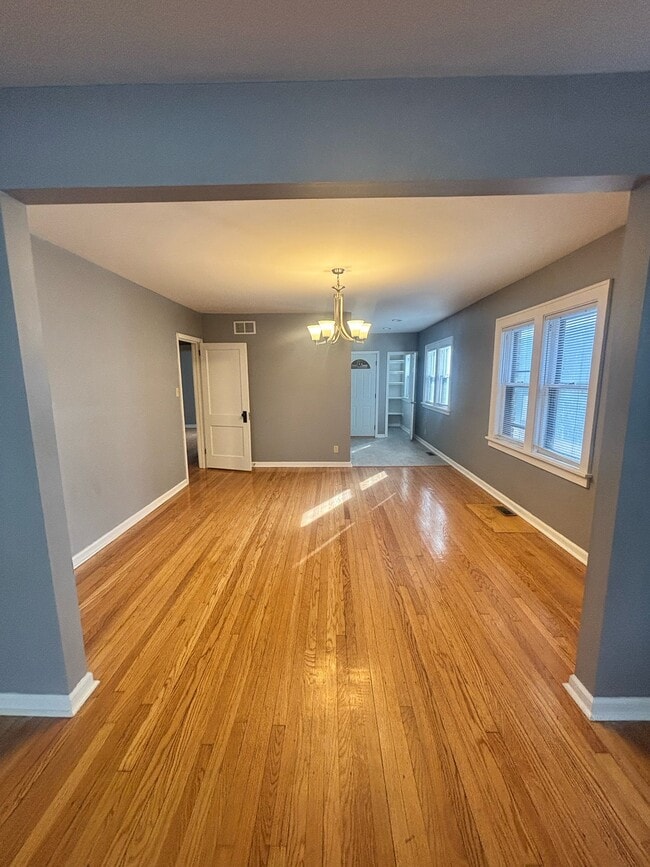 Building Photo - 1023 N Court St