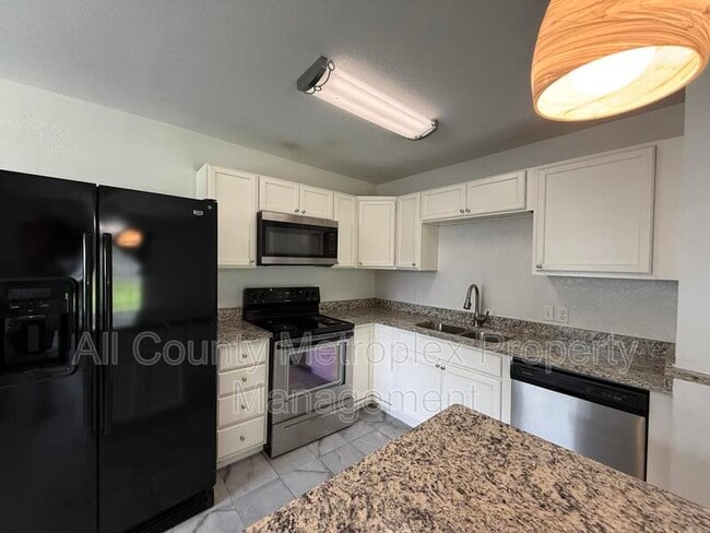 Building Photo - 3400 Chatham Ct