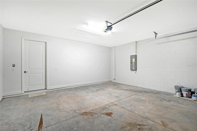 Building Photo - 8168 Sternway Rd
