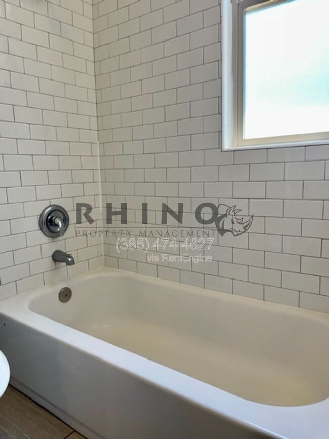 Building Photo - 576 N 400 W