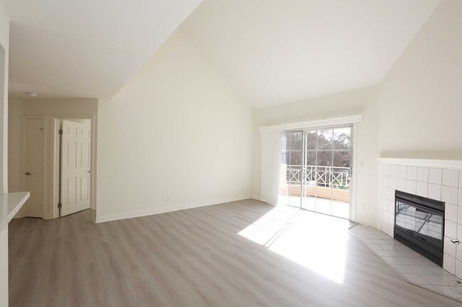 Building Photo - 23903 Del Monte Dr.