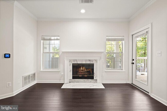Building Photo - 1704 Lake Shore Crest Dr