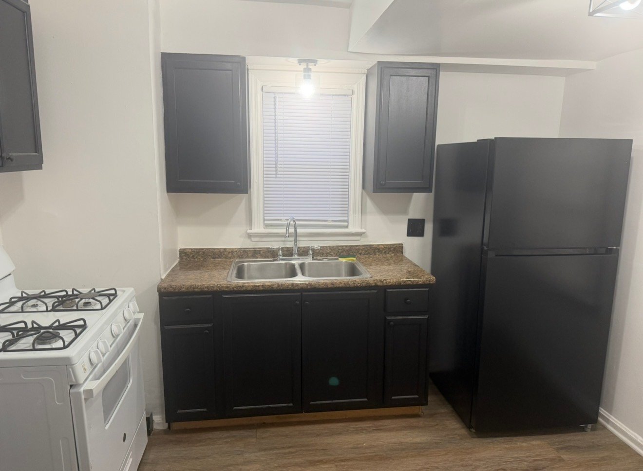 Building Photo - 3938 E 177th St