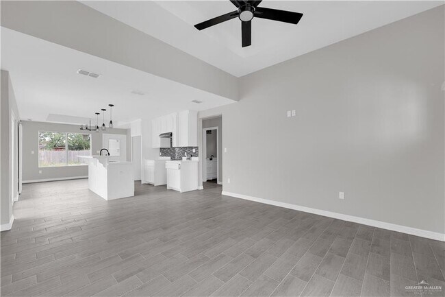 Building Photo - 16 Tower Oak Dr