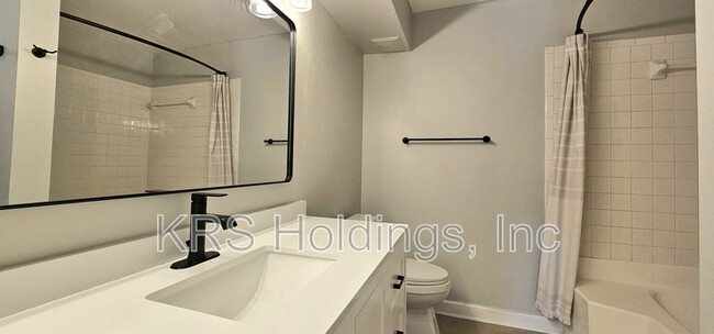 Building Photo - 9535 Bay Front Dr