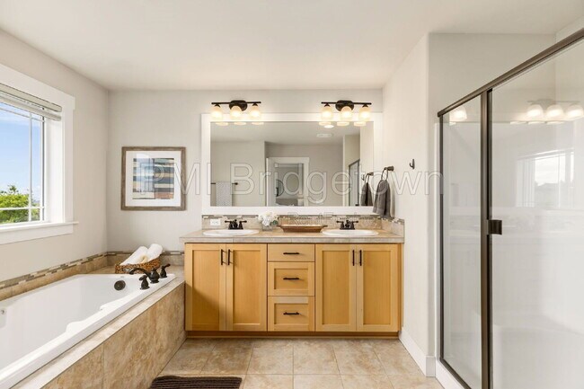 Building Photo - 14780 NW Hydrangea Ct