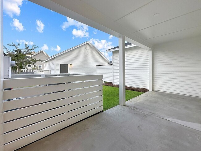 Building Photo - 250 Symphony Ave