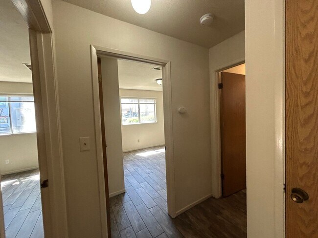 Building Photo - 144 S Parsons Ave
