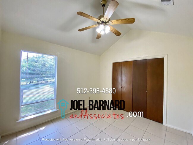 Building Photo - Available August 9: 3 Bedroom, 2 Bath Stan...