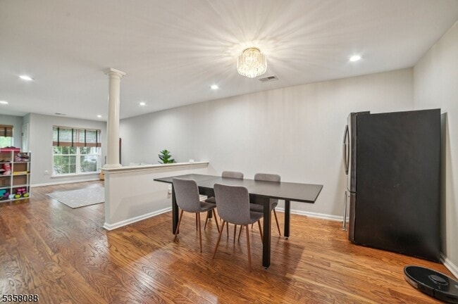 Building Photo - 46 Mayflower Dr