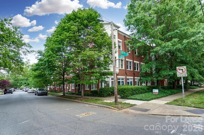 Building Photo - 400 Clarice Ave