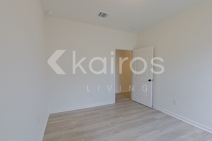 Building Photo - 117 Rainfall Ln