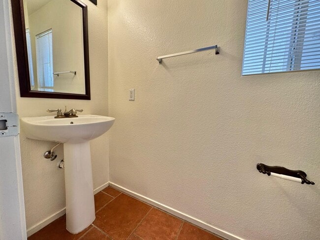 Building Photo - THIS IS A CHARMING TWO-STORY NORTH LAS VEG...