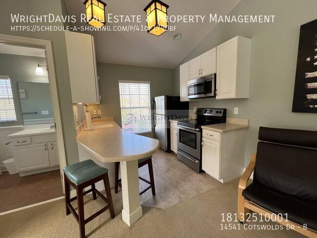 Building Photo - Beautiful Townhome-Style Studio Apartment ...