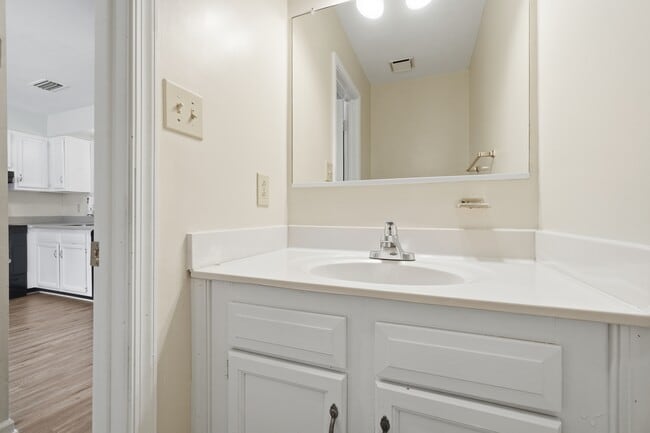 Building Photo - 3914 Wyckoff Dr