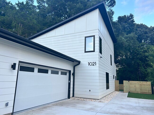Primary Photo - **OFFERING 50% OFF FIRST MONTH'S RENT** Br...