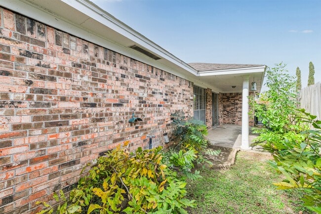 Building Photo - 3311 Palm Desert Ln