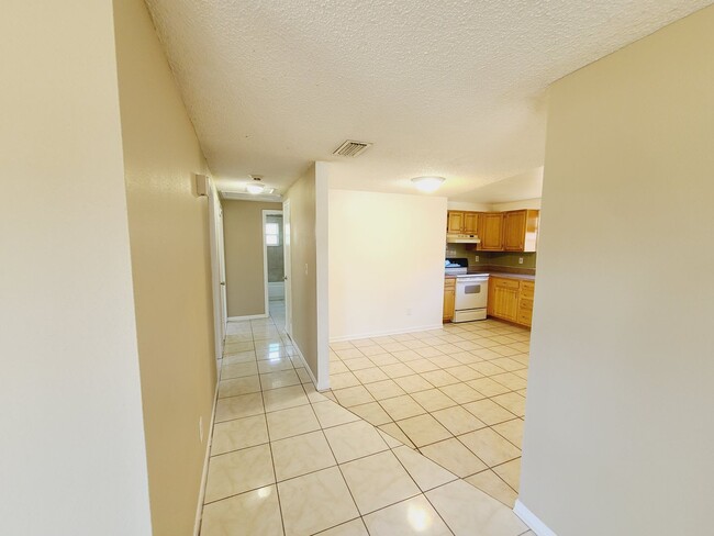 Building Photo - Charming Four Bedroom One Bathroom House p...