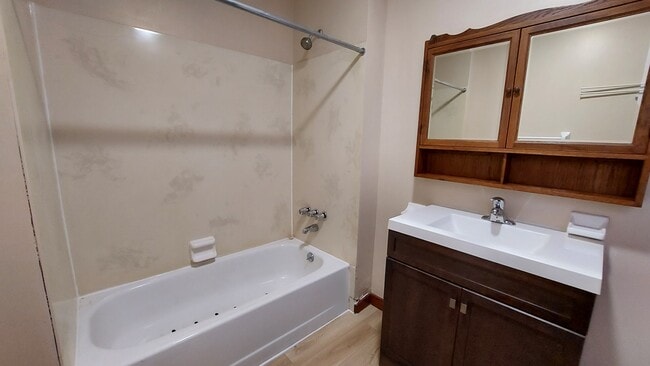 Building Photo - 118 King Ave