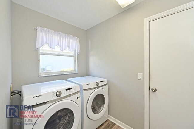 Building Photo - Impeccably Maintained Home in Summerfield Village - Lakewood Ranch!