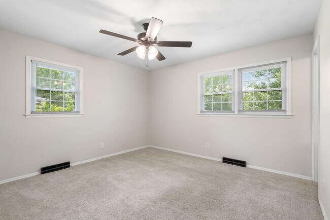 Building Photo - 4267 S Ridgecrest Dr