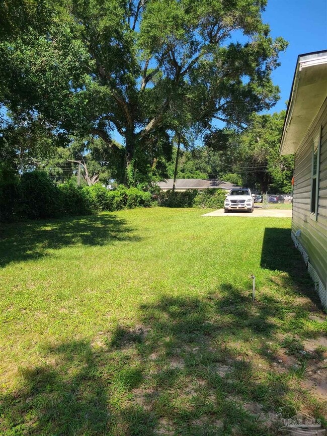 Building Photo - 701 Armenia Dr