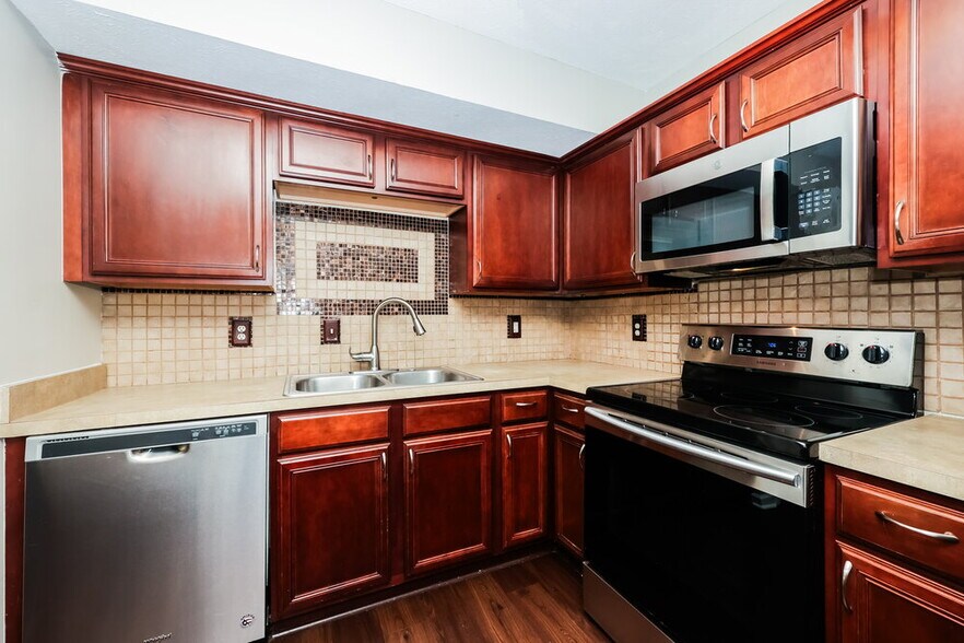 Building Photo - 710 Holland Ridge Dr