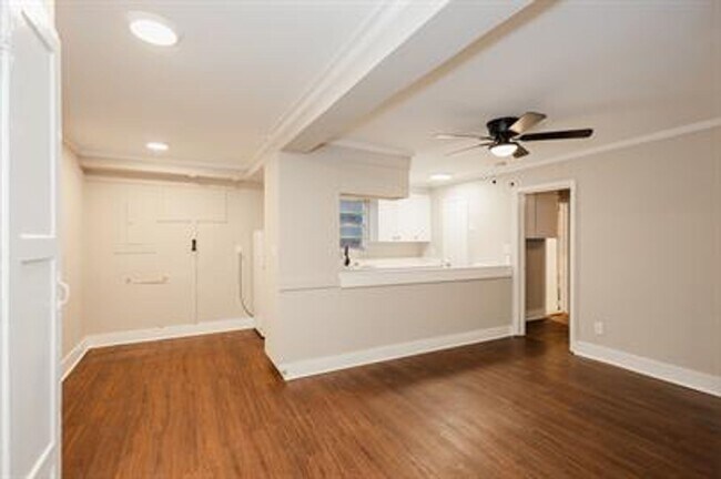 Building Photo - 1347 Bailey Ave