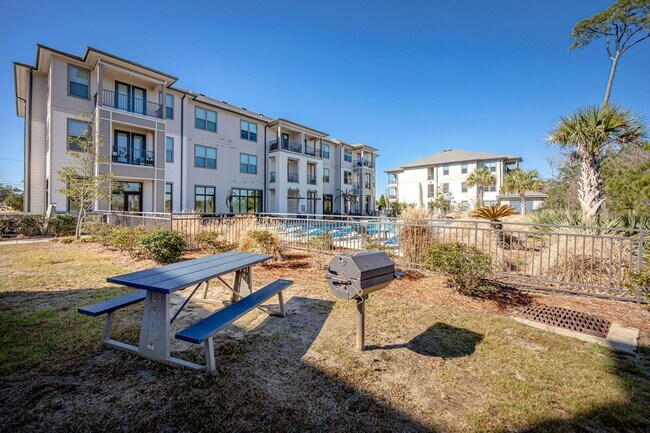 Building Photo - Fully Furnished Condo Near Downtown Ocean Springs