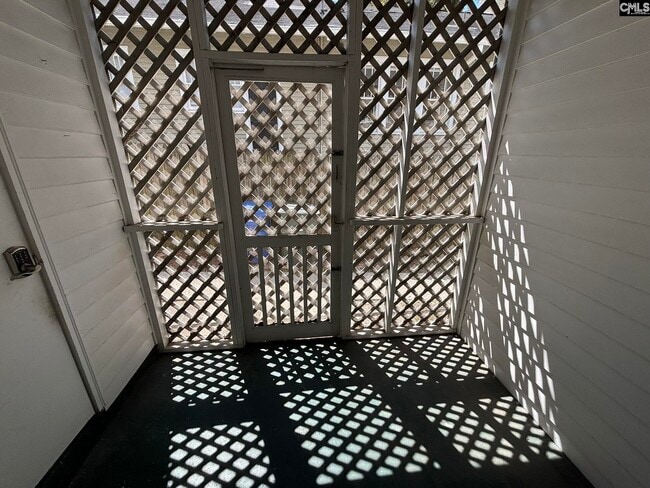 Building Photo - 2546 Lee St