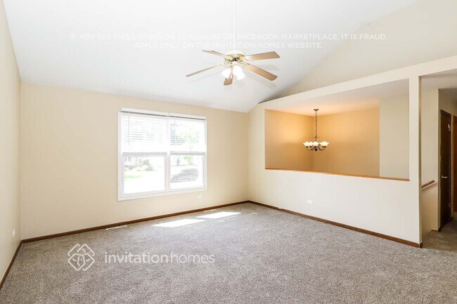 Building Photo - 833 N Elmwood Dr