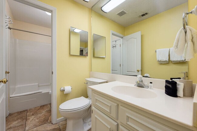 Building Photo - 17462 Front Beach Rd