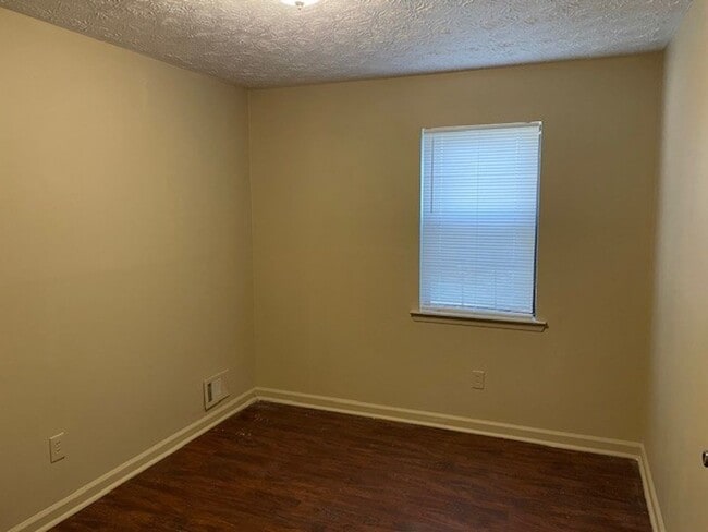 Building Photo - **ASK HOW YOU CAN MOVE IN WITH NO SECURITY DEPOSIT**333 River Brook Trl: 3BD, 2.5BA Duplex only 5...