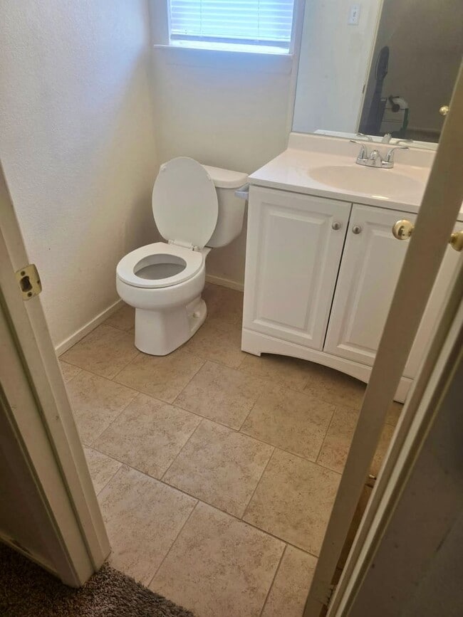 Building Photo - MOVE IN SPECIAL -  Rent Reduced! Fresh upd...