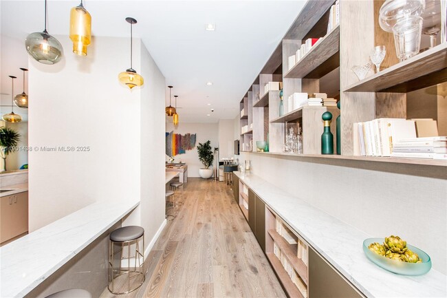 Building Photo - 650 NE 32nd St