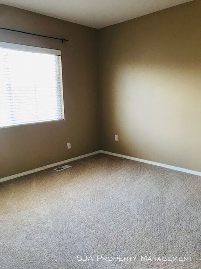 Building Photo - Large and Spacious Home in Renaissance Ridge!
