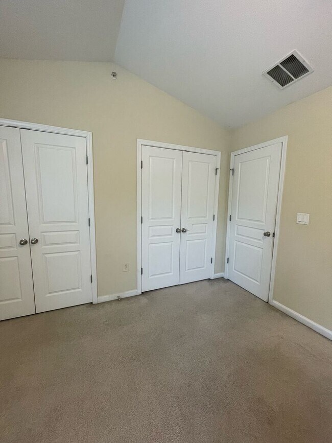 Building Photo - 05-203 Doddi