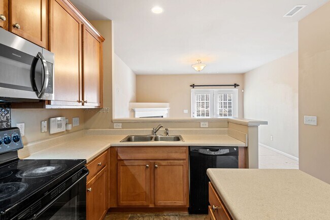 Building Photo - Two Bedroom Durham Townhouse: Available August 7th