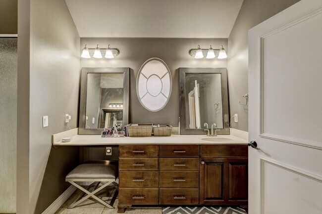 Building Photo - Luxury home in Oak Tree Park with a pool/tennis court/playground/walking trails - Edmond North Hi...