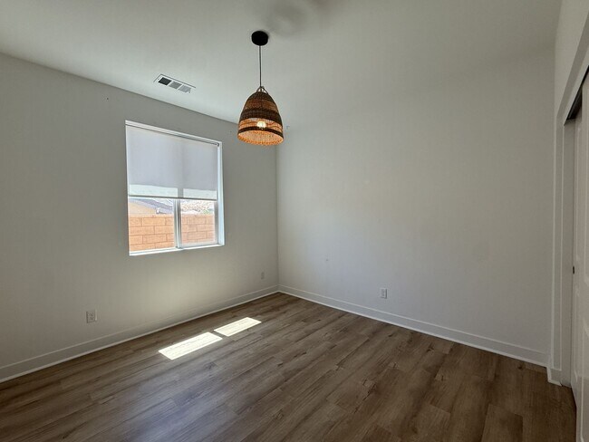 Building Photo - 39338 Stirrup Ct