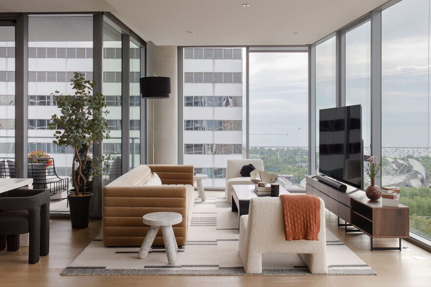 Building Photo - 54 E Randolph St