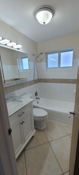 Building Photo - 925 Intracoastal Dr