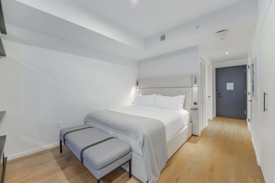 Building Photo - 398 NE 5th St