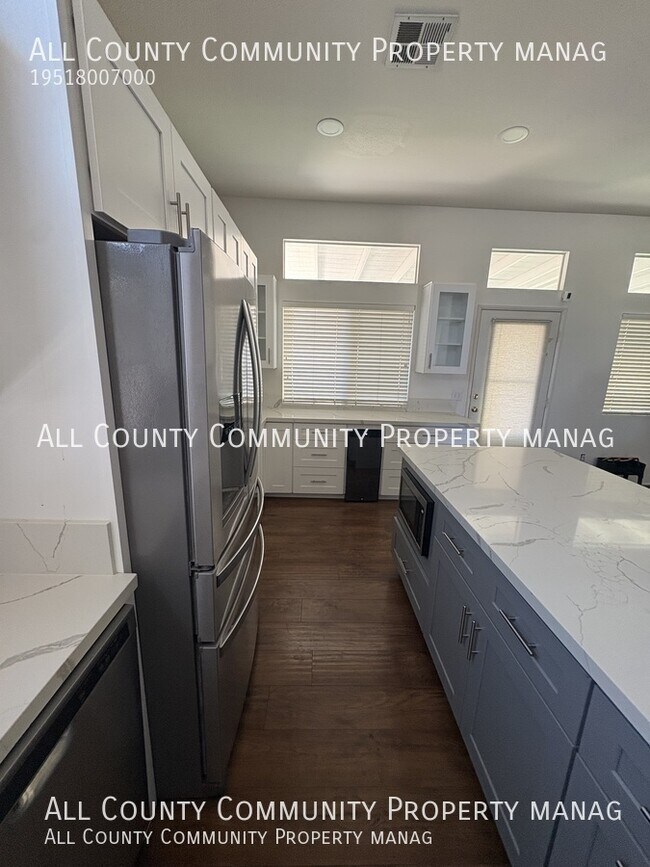 Building Photo - 39560 Bonaire Way